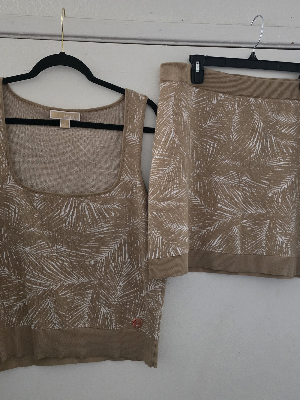 Michael Kors Tan & White 2 pc Patterned Knit Skirt Sweatet Set
